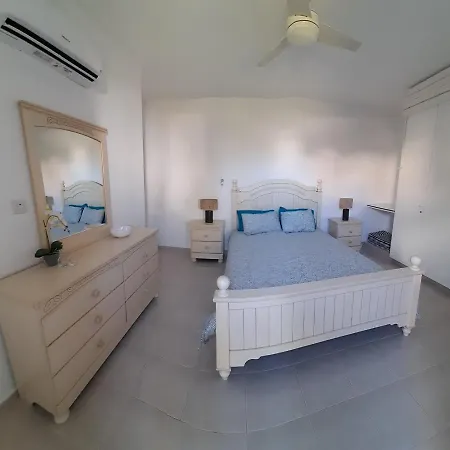 Zom 度假居 Paphos